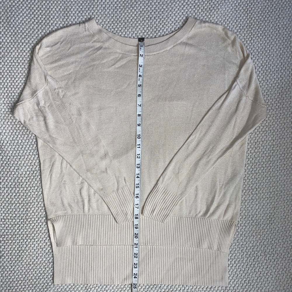 Hollister Cream Long Sleeve High low Split Hem Sweatshirt Size M